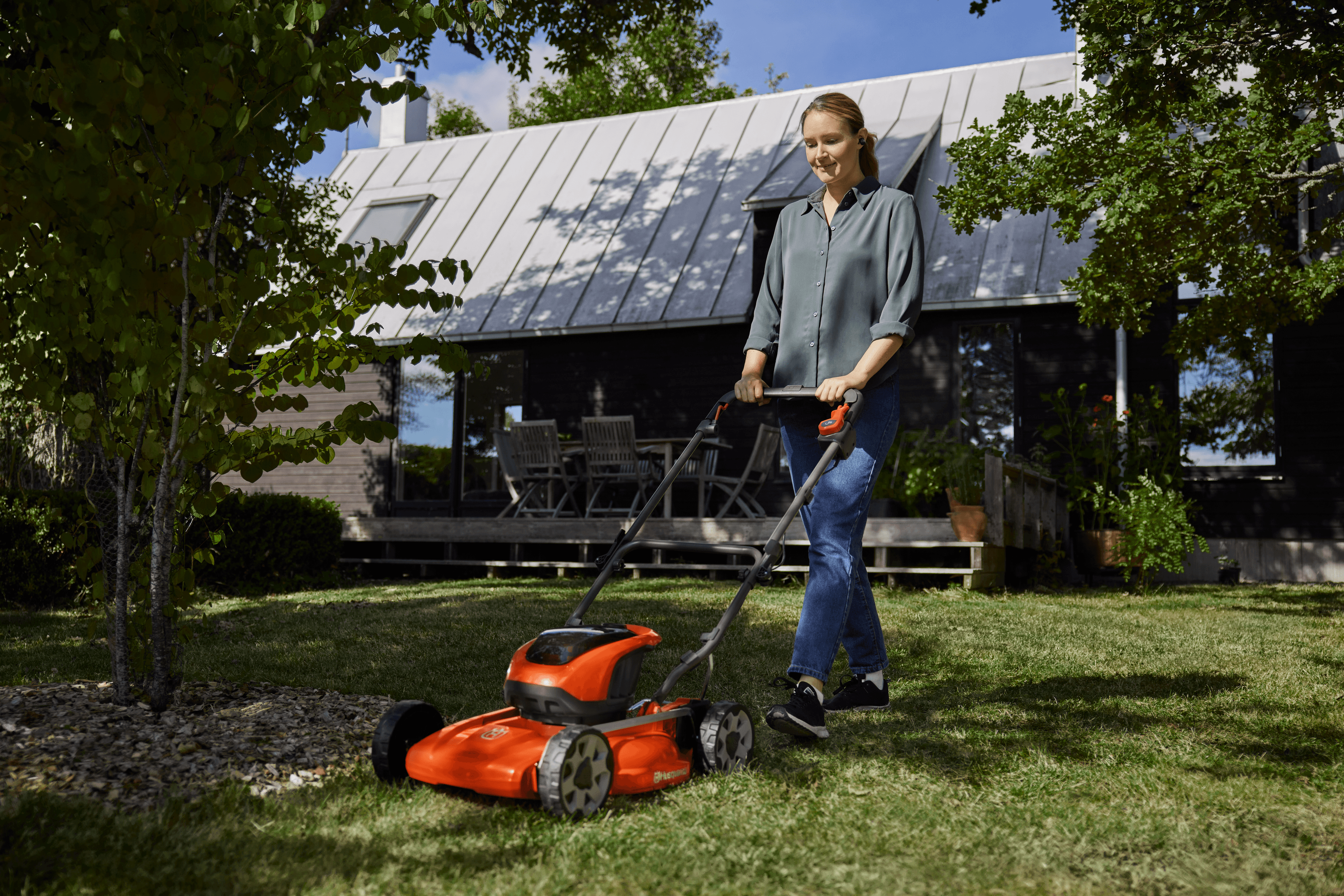 Man shaping with Aspire Shrub Shear