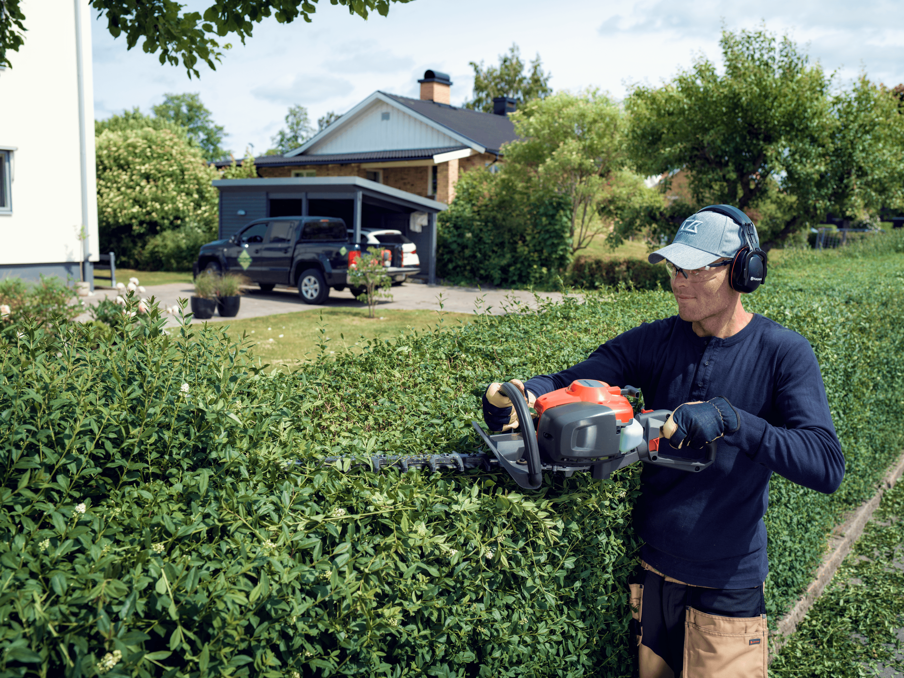 Man shaping with Aspire Shrub Shear